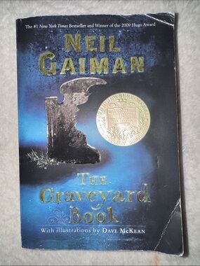 The Graveyard Book - Blue Paperback
